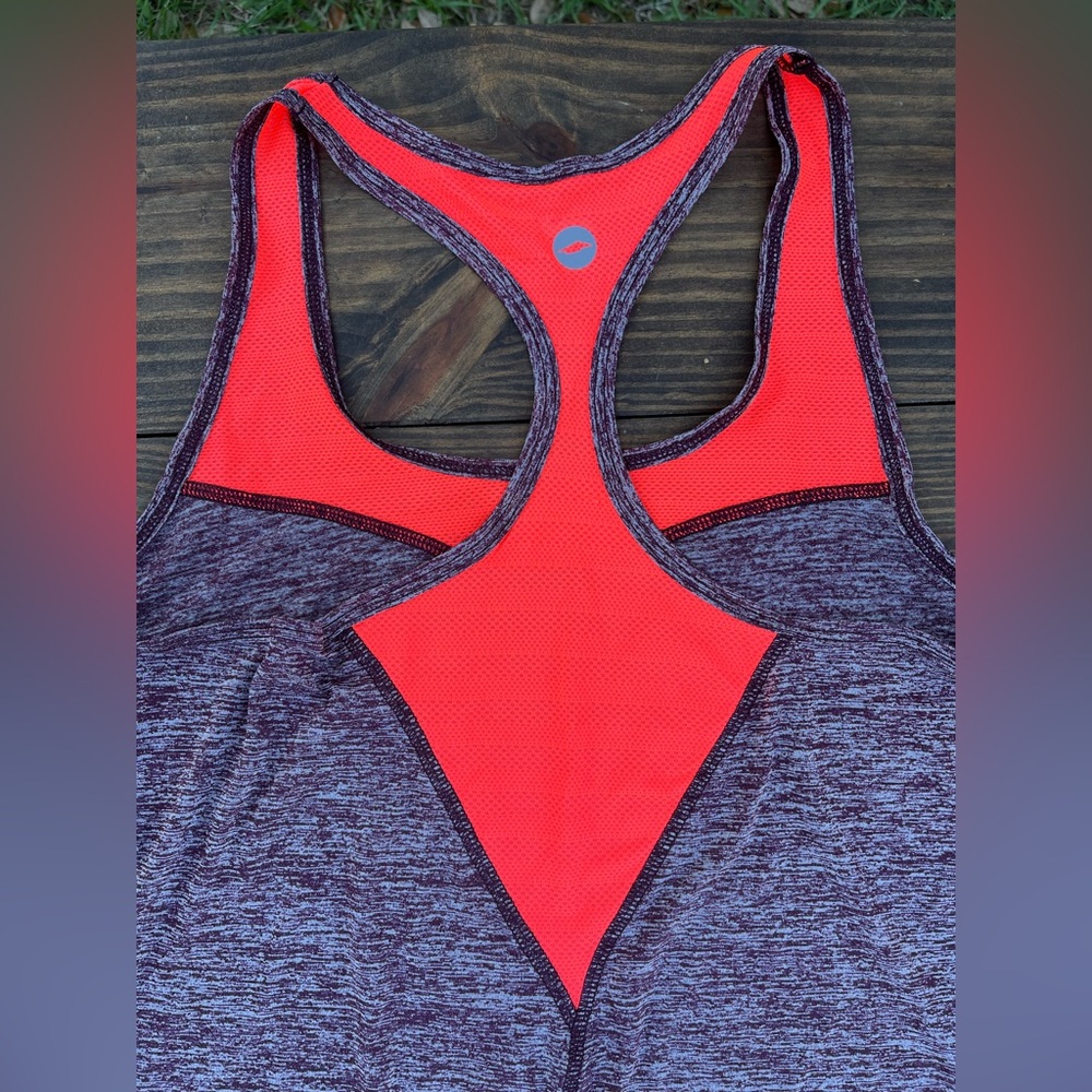 Avis Workout Tank Racerback - Picture 4 of 4